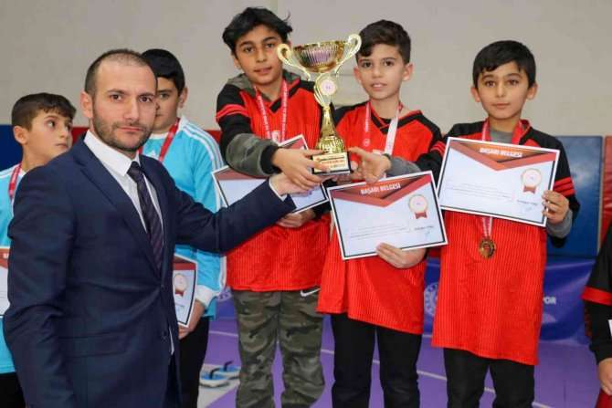 Sivas’ta okullar Floor Curling de yarıştı