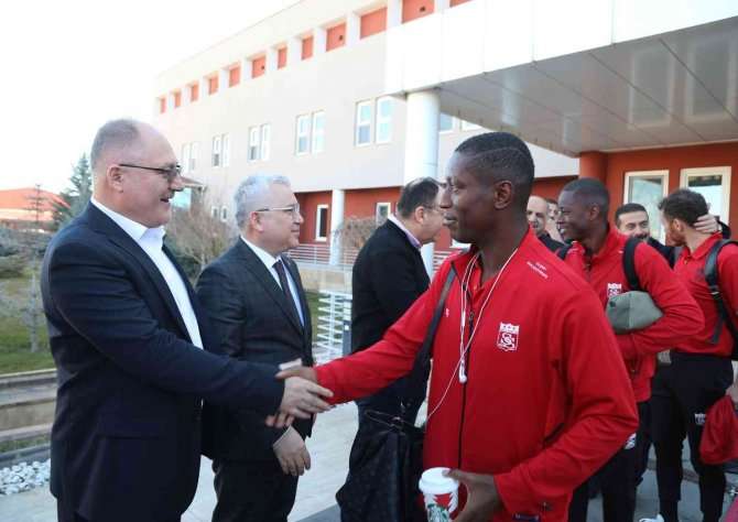 Sivasspor kafilesi 8 eksikle Gaziantep’e gitti