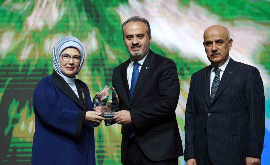 Bursa su verimliliğinde zirvede...Ödülü Emine Erdoğan verdi
