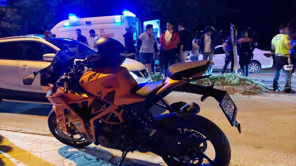 Motosiklet ile otomobil çarpıştı: 1 yaralı
