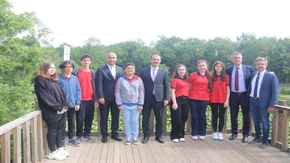 Biga’da deneme sınavlarında başarı gösteren öğrenciler ödüllendirildi
