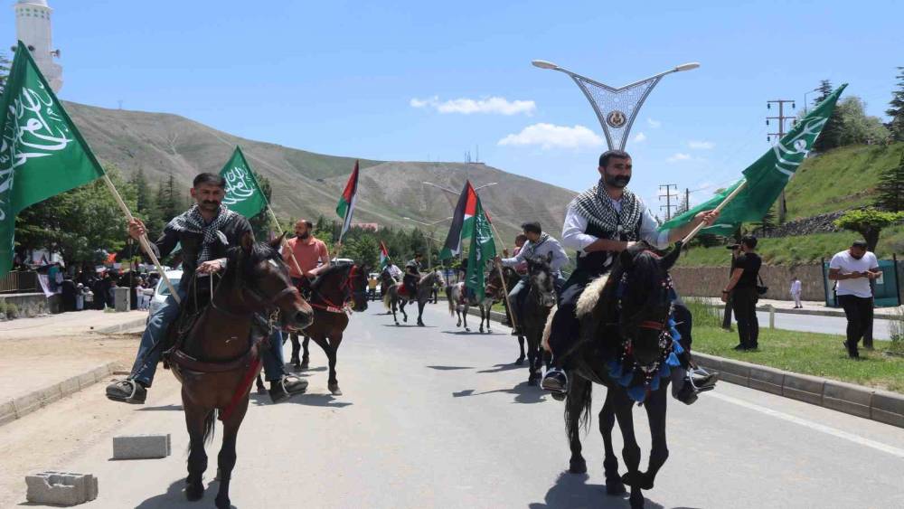 Bitlis’te vatandaşlar Filistin için yürüdü
