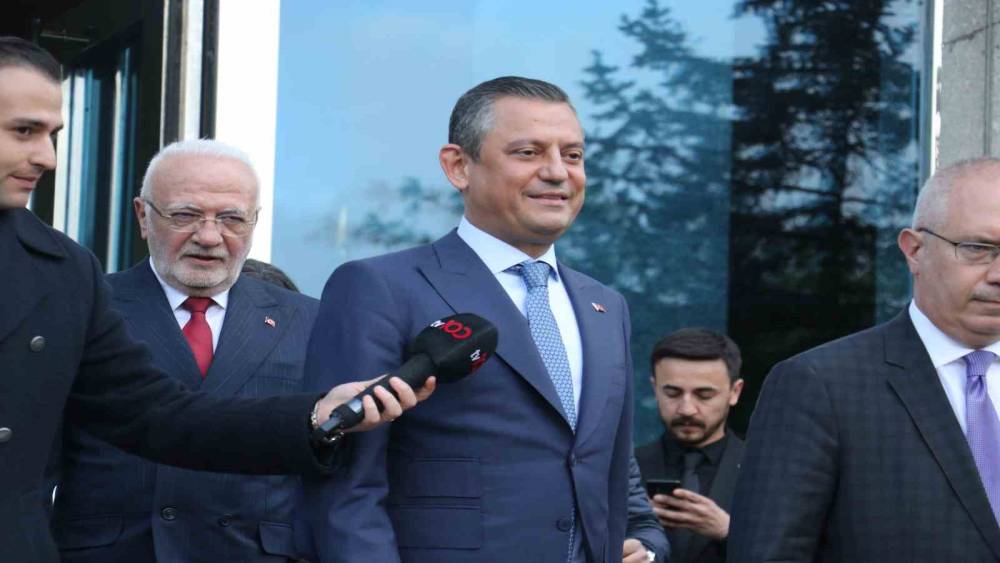 Cumhurbaşkanı Erdoğan’ın CHP Genel Başkanı Özel’i kabulü sona erdi
