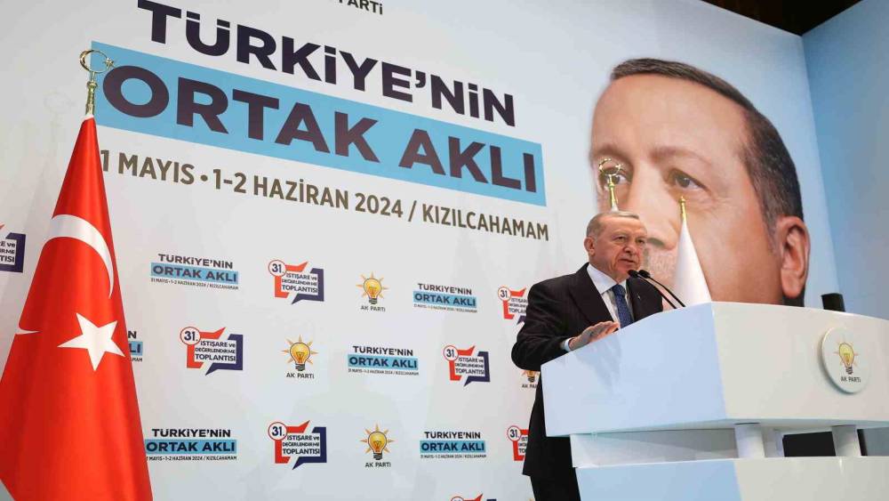 Cumhurbaşkanı Erdoğan: “Biz yeni anayasa konusunda samimiyiz, uzlaşıya açığız, bu meselenin bir siyasi bilek güreşine çevrilmesini de doğru bulmuyoruz”

