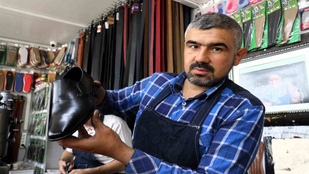 Malatyalı ’ayakkabı profesörü’nden, Cumhurbaşkanı Erdoğan’a özel ayakkabı
