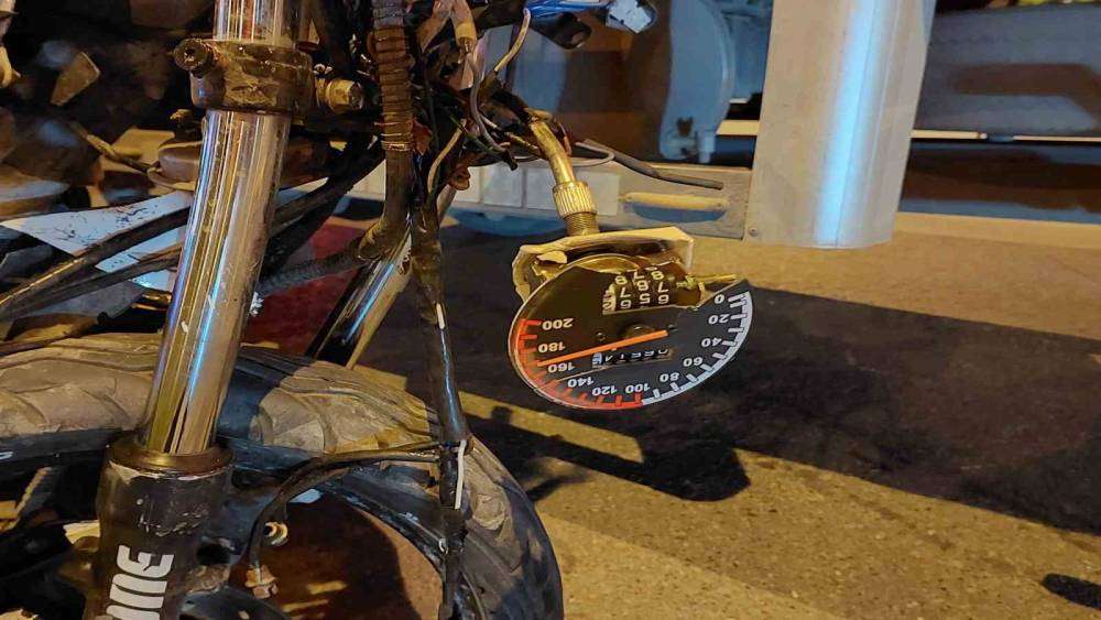 Motosikletle minibüs çarpıştı: 2 yaralı
