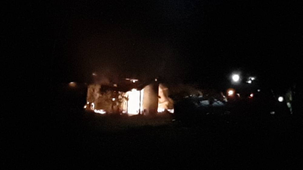 Evin yanındaki baraka alev alev yandı, itfaiye ekipleri faciayı önledi

