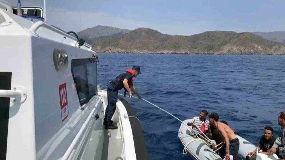 Sahil Güvenlik denizden düzensiz göçmen topladı

