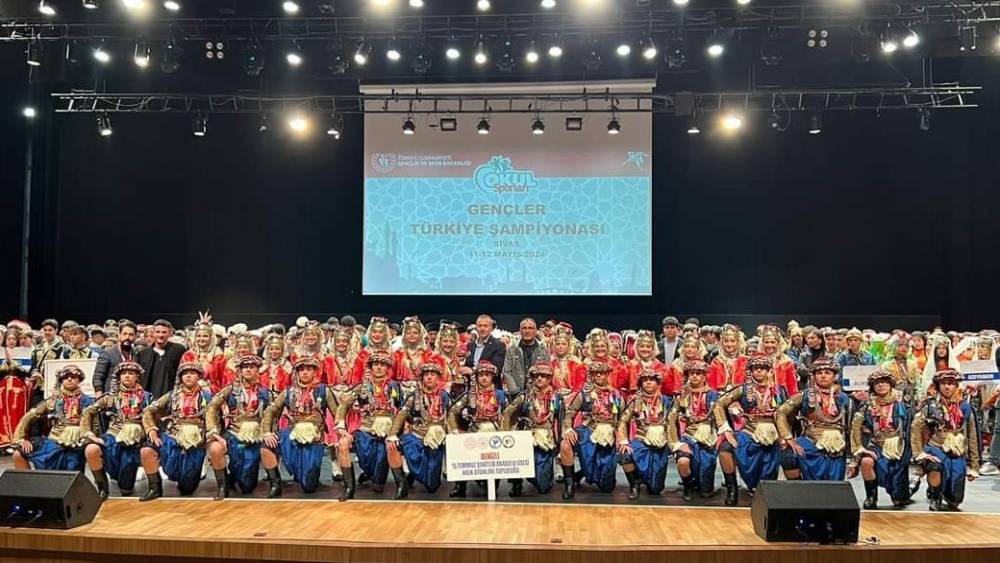 Gençlik ve Spor İl Müdürü İlman şampiyon ekibi kutladı
