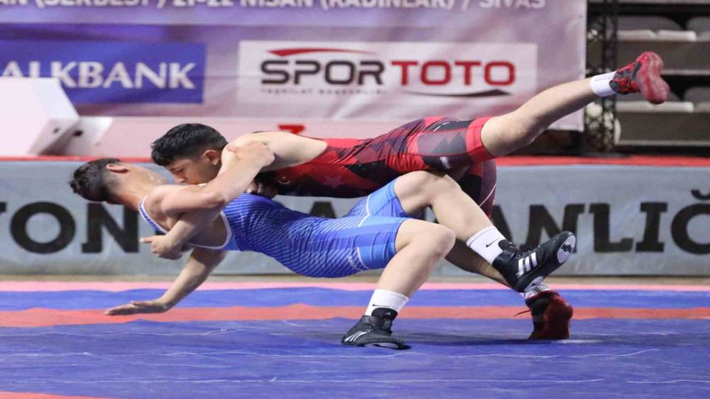 Ahmet Ayık U15 Erkekler Serbest Güreş Türkiye Şampiyonası sona erdi
