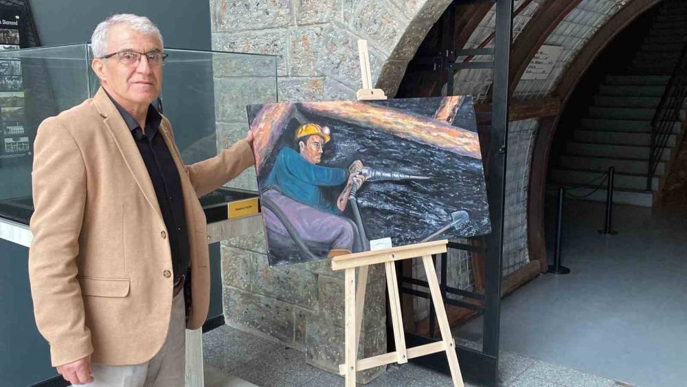 Emekli maden işçisi, Maden Müzesi’nde madencileri anlatan resimlerini sergiledi
