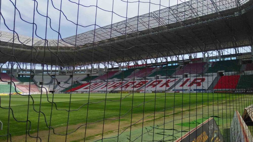 Diyarbakır stadyumunda şampiyonluk maçı hazırlıkları tamamlandı

