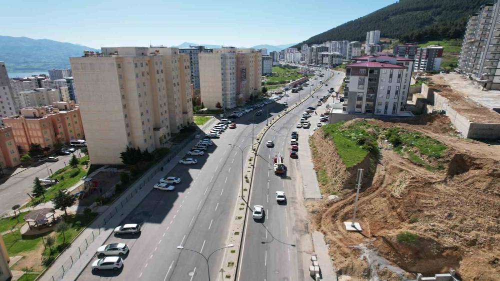 Kahramanmaraş’taki bu yolda iki günde bir trafik kazası oluyor
