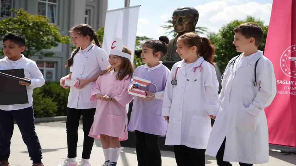 İstanbul’da “Sağlıklı Çocuk, Sağlıklı Gelecek” eğitimi, İl Sağlık Müdürü Prof. Dr. Memişoğlu: “Çocukları eğitmek geleceği garantiye almak demek