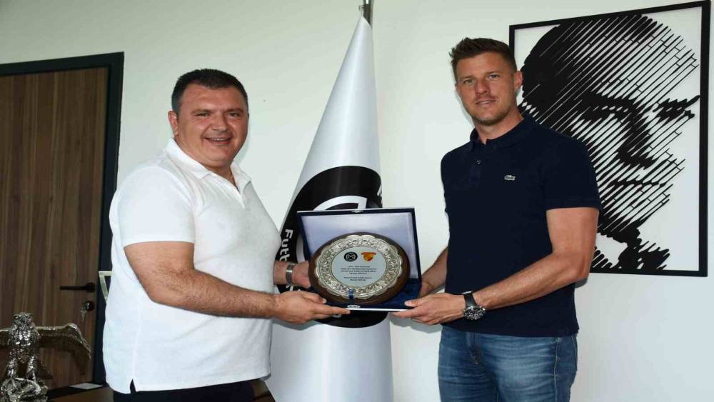 Göztepe Sportif Direktörü Ivan Mance’den Manisa FK’ya ziyaret
