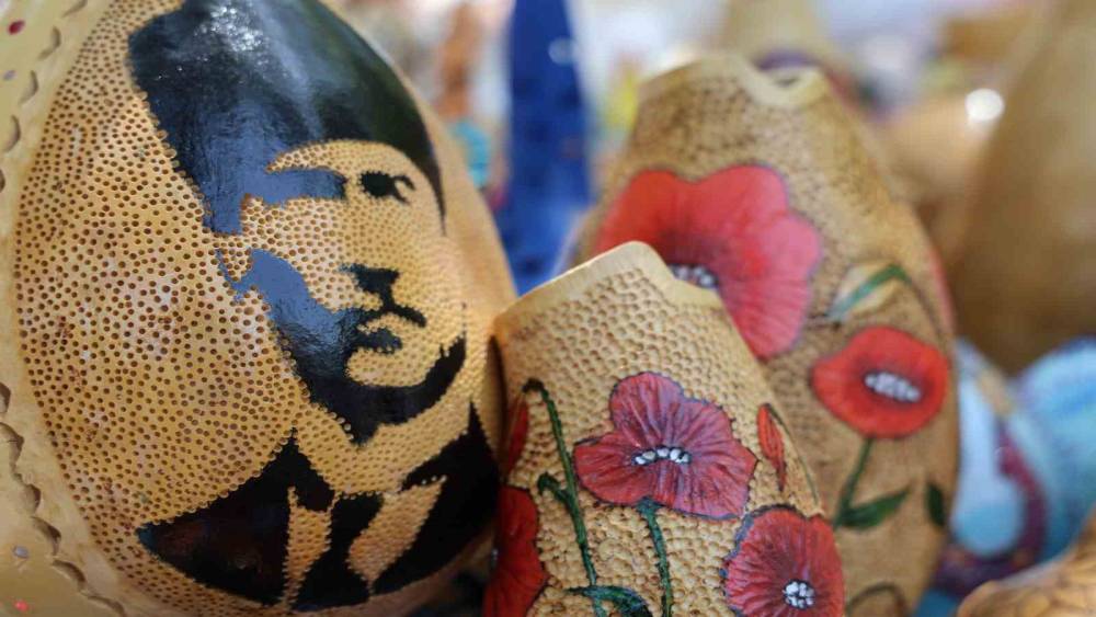 İzmir’de birbirinden güzel yüzlerce el emeği ürün festivale renk kattı
