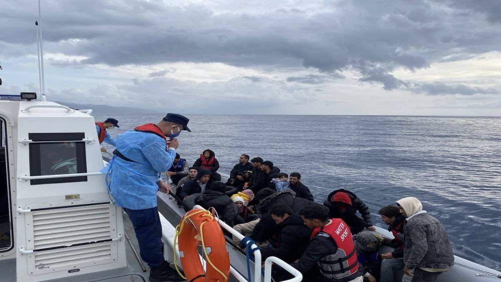 Ayvacık açıklarında 29 kaçak göçmen kurtarıldı
