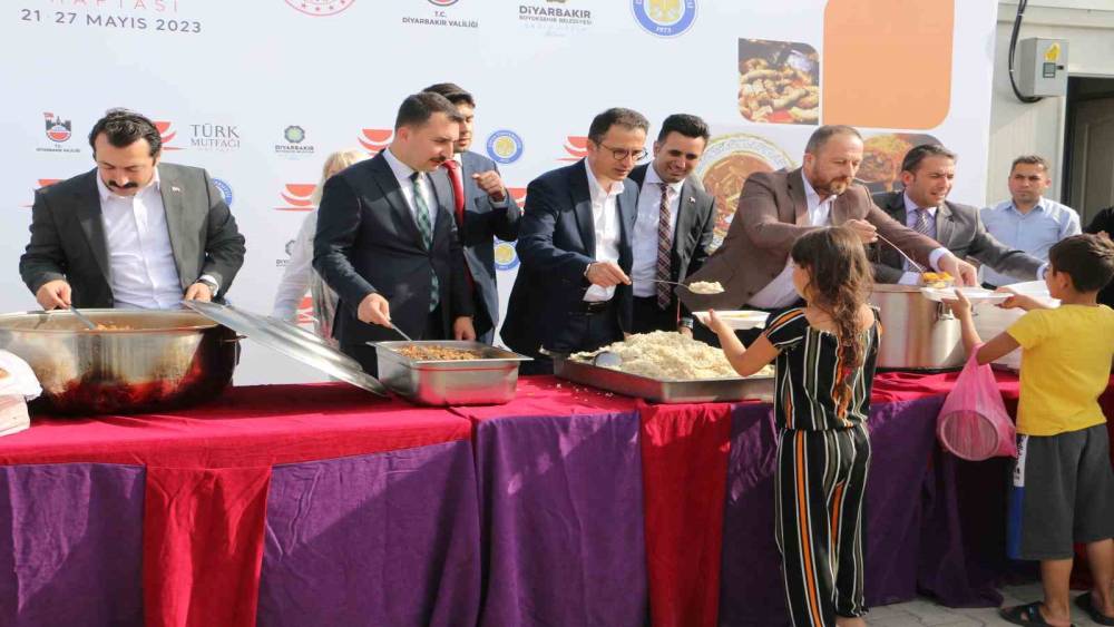 Depremzedeler ’Türk Mutfağı Haftası’nda Diyarbakır yemeklerini tattı
