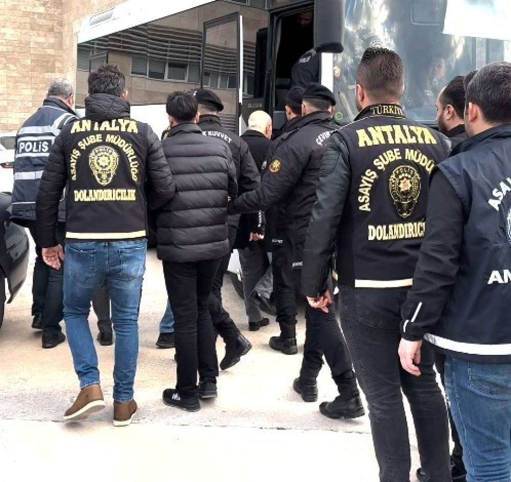 "Memur yapacağız" yalanıyla dolandırıcılık yapan 9 kişi tutuklandı
