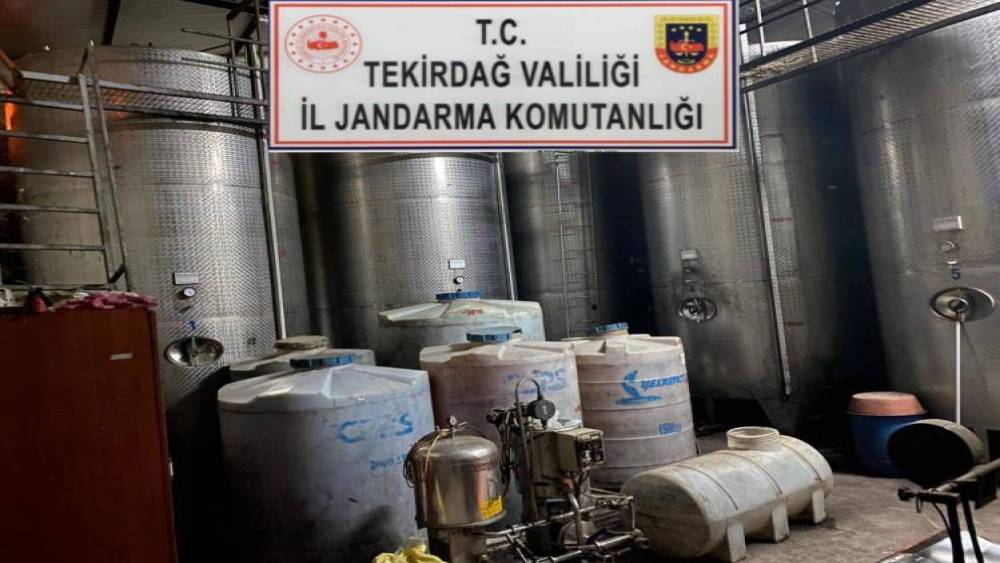 Şarköy’de 72 bin litre sahte şarap ele geçirildi
