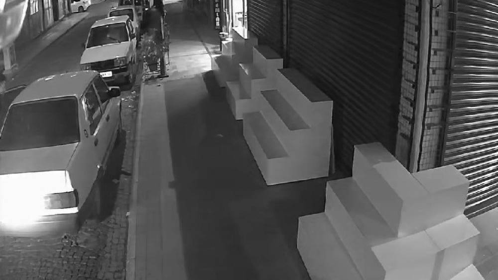 Manisa’da otomobil hırsızlığı kamerada

