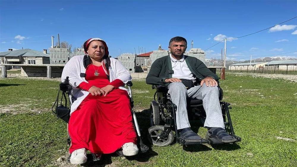 Engelli çift, inşaatını bitiremedikleri evleri için destek bekliyor
