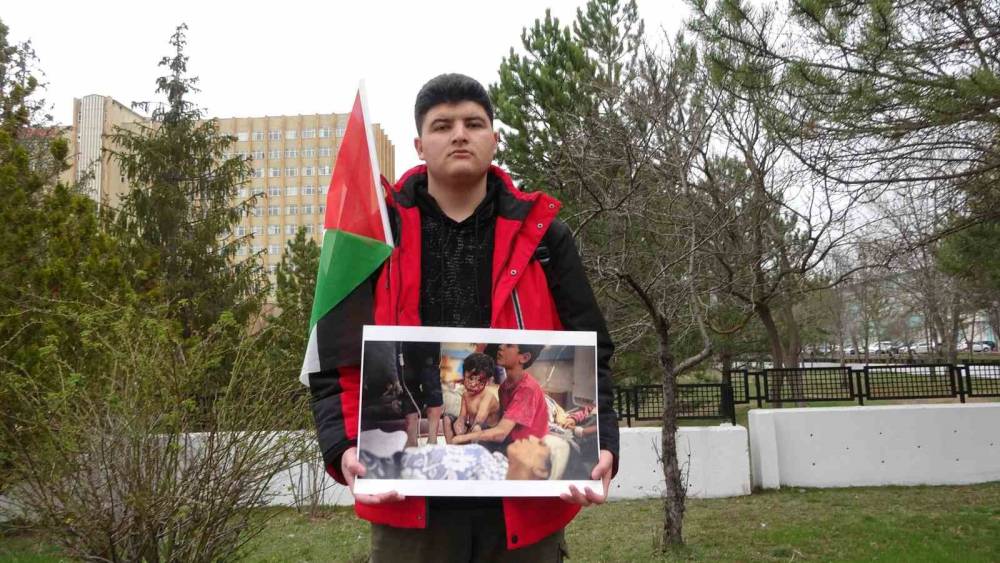 Sivas’ta üniversite öğrencileri Filistin için yürüdü
