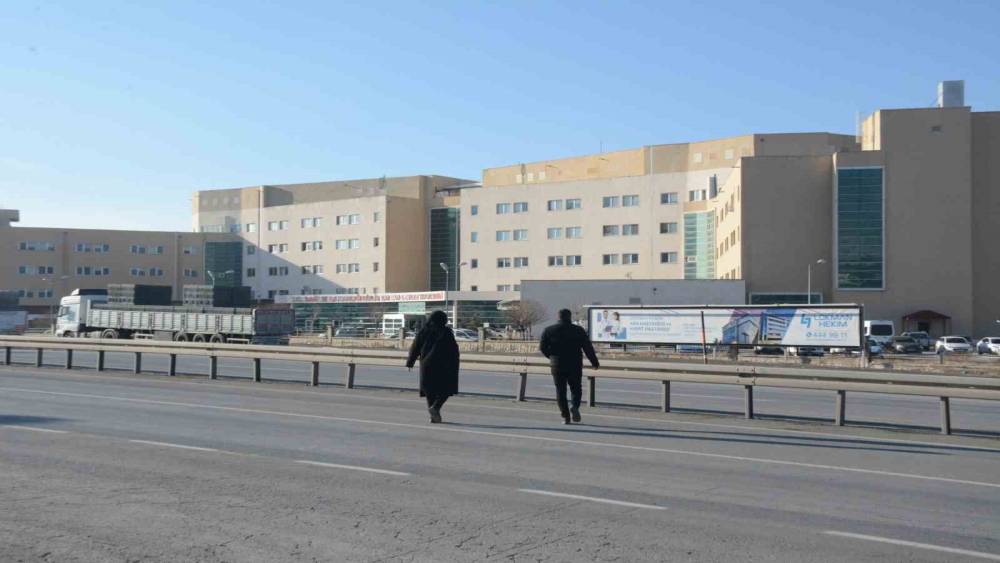 Tatvan Devlet Hastanesine atanan doktorlar hasta kabulüne başladı
