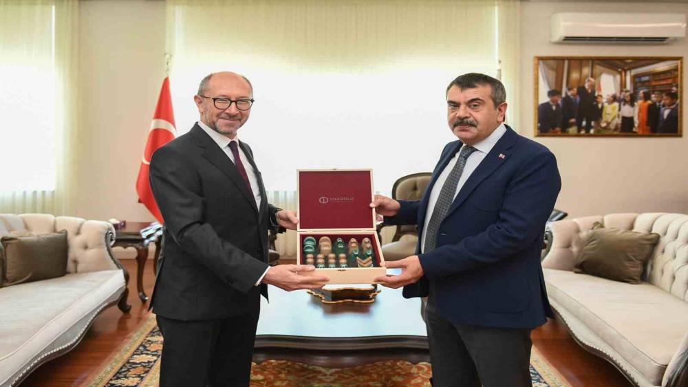 Millî Eğitim Bakanlığı ve Anadolu Üniversitesi arasında yürütülen iş birlikleri ve projeler ele alındı
