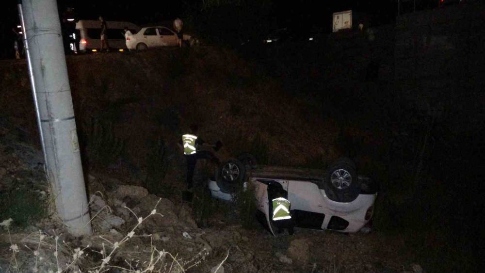 Antalya’da otomobil kaza sonrası 7 metreden uçarak ters döndü: 4 yaralı
