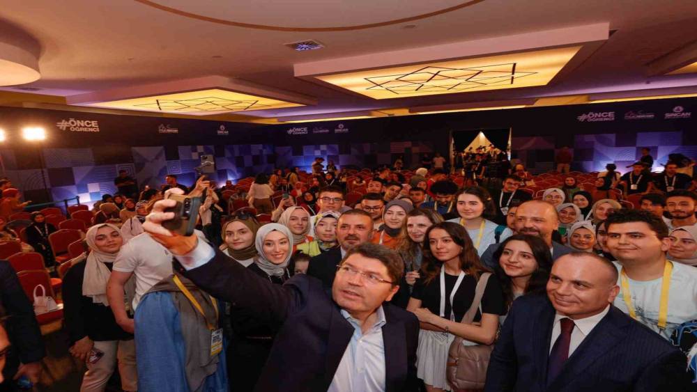 Adalet Bakanı Tunç, Ankara’da öğrencilerle buluştu
