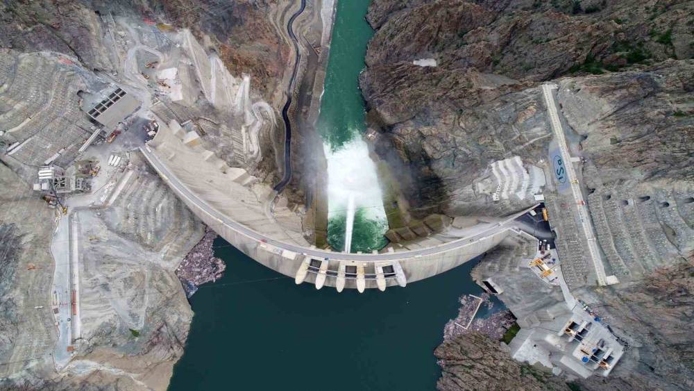 Su seviyesi 193 metreye ulaşan Yusufeli Barajı elektrik üretmeye hazırlanıyor
