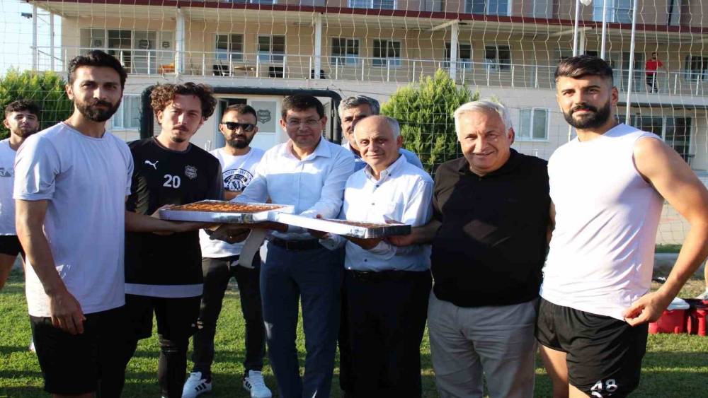 Başkan Özcan’dan Nazilli Belediyespor’a baklavalı ziyaret
