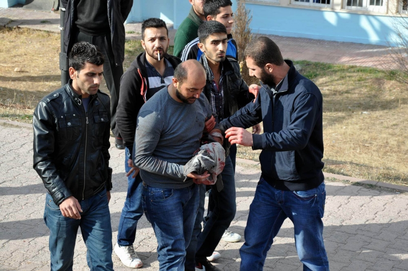 Sivas\'ta Karşıt Görüşlü Öğrenciler Arasında Kavga Çıktı